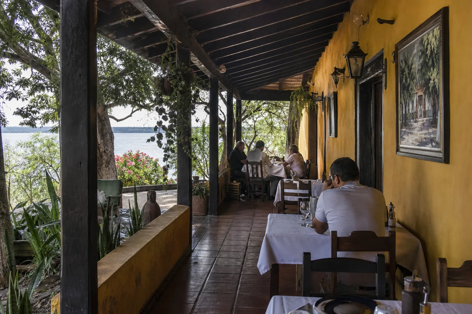 Almoço mais calmo no meio da semana numa casa de San Bernardino, Paraguai